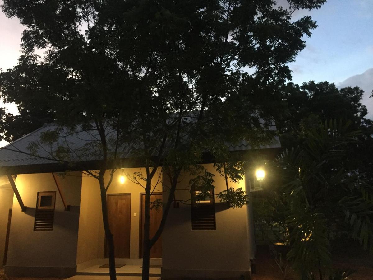 Saffron Lake Yala Tissamaharama Exterior photo