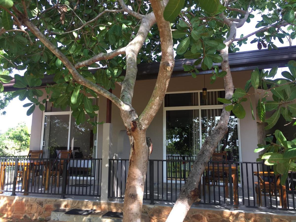 Saffron Lake Yala Tissamaharama Exterior photo