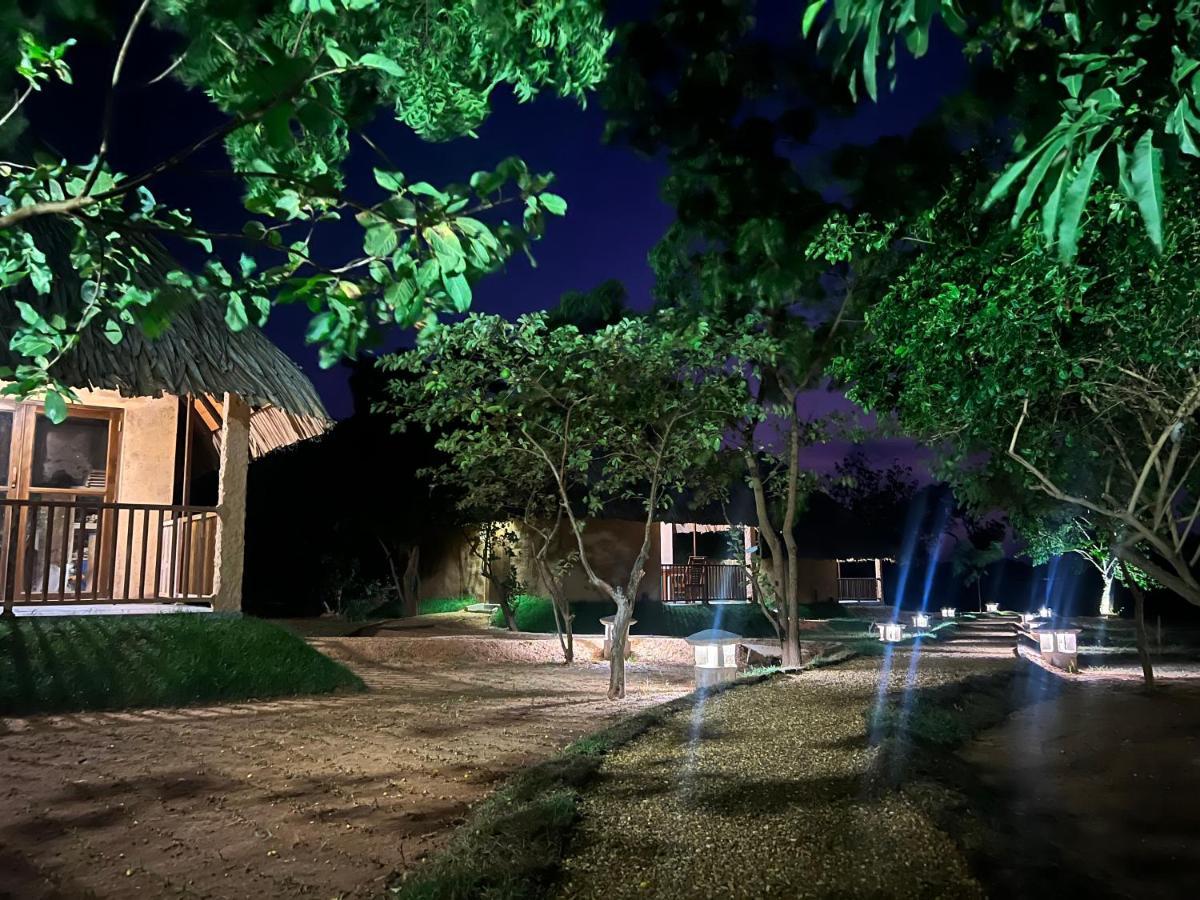 Saffron Lake Yala Tissamaharama Exterior photo