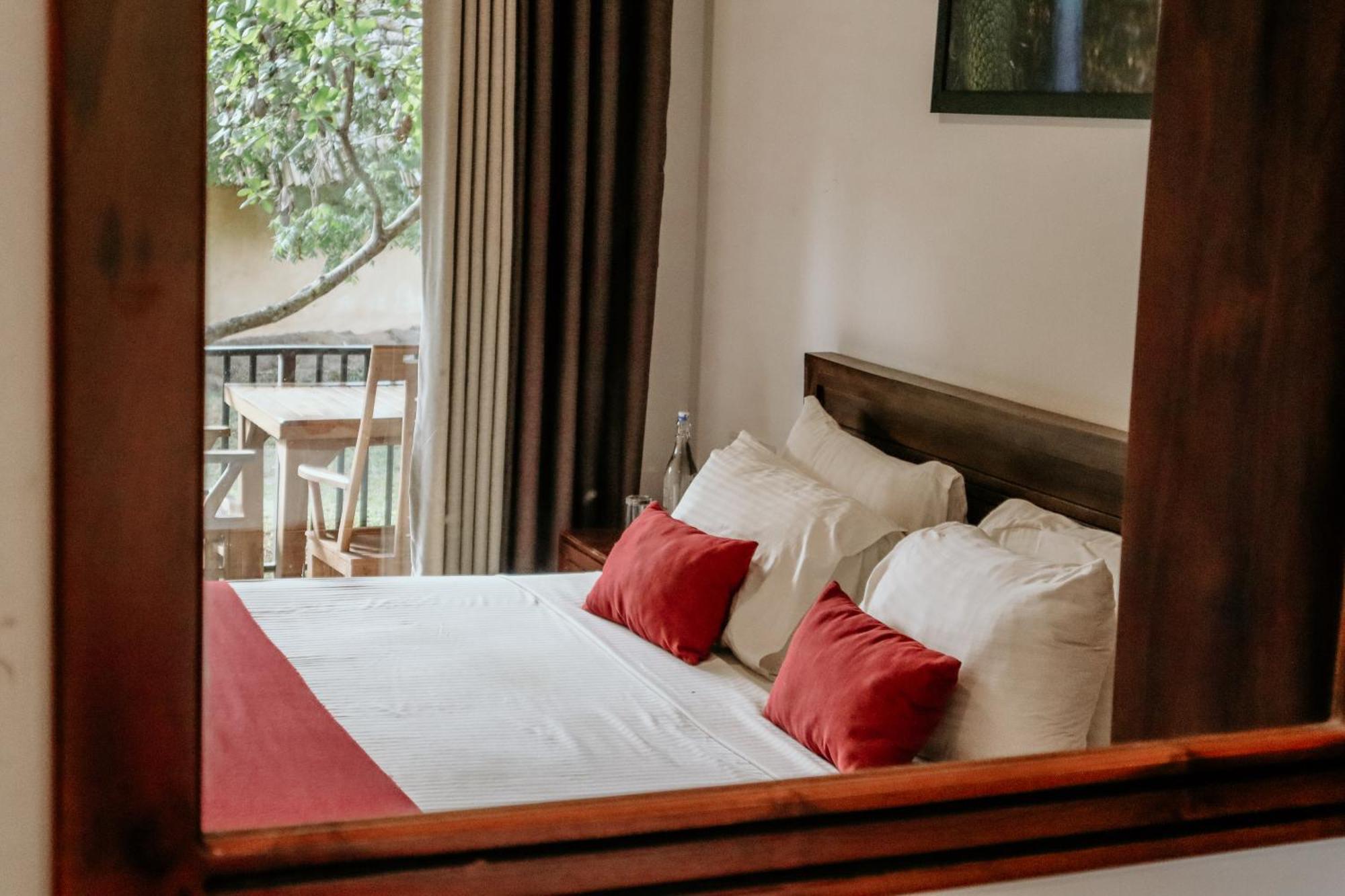 Saffron Lake Yala Tissamaharama Exterior photo
